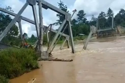 Belum 1 Tahun Dibangun Jembatan Kali Meyof Roboh, 5 Distrik di Teluk Bintuni Terisolir