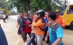 Miris! 2 Kelompok Remaja di Medan Tawuran di Tengah Bencana Banjir