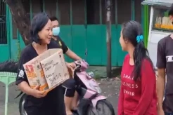 Korban Banjir di Martubung Medan Minta Sumbangan ke Jalan