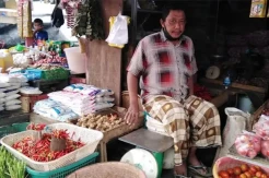 Harga Komoditas Cabai dan Bawang di Pasar Sinjai Melonjak