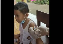 Viral Anak Baduy Kebal Jarum Suntik Saat Divaksin, Begini Faktanya