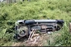 Pengemudi Diduga Ngantuk, Mobil Terjun Bebas ke Rawa di Kayuagung