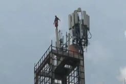 Jogja Geger! Ditolak Kekasih, Suyatno Panjat Tower Seluler Coba Lompat Bunuh Diri