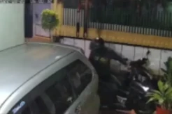 Hitungan Detik, Garong Ini Terekam CCTV Sikat Motor Kredit