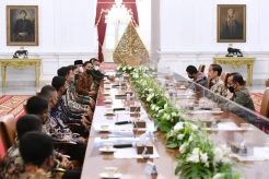 Jokowi Kumpulkan 12...