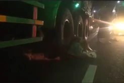 Tragis! Terjatuh Dibonceng Motor Anaknya, Ibu Rumah Tangga Tewas Dilindas Trailer