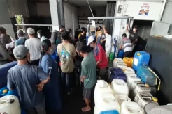 Minyak Goreng Langka, Warga Ciamis Rela Antre Berjam-jam sejak Subuh
