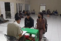 Usai Lepas Daster, Pasangan...