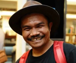 Tak Lulus SD, Pria Ini Bangun Bank di Kampung dengan Aset Rp100 Miliar