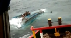 Kapal Terbalik, 9 Nelayan Terkatung-katung 1 Hilang