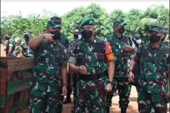 Kunjungi Prajurit Satgas Yonif 123/RW, KSAD Dudung: TNI Harus Hadir di Tengah Kesulitan Masyarakat