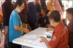 Demi BLT Minyak Goreng Rp300 Ribu, Warga Madina Rela Antre Berdesakan