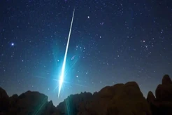 Meteor Antarbintang...