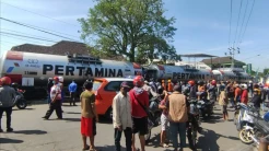 Mundur Tanpa Aba-aba, Penyebab Kereta Pengangkut BBM Tabrak Minibus di Malang