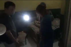 Terlanjur Lepas Daster Bersama Selingkuhan, Emak-emak Ini Meronta saat Diringkus Satpol PP