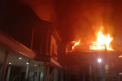 Breaking News! Kantor Bupati Halmahera Selatan Terbakar Hebat