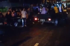 Mencekam! Tengah Malam Massa Kepung Rumah Dinas Sekda Pamekasan Tuntut Penundaan Pilkades