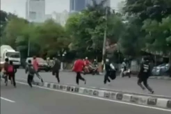 Tawuran di Tugu Kemanggisan,...