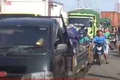 Kendaraan Mengular di Pintu Keluar Tol Pejagan karena Ada Pasar Tumpah