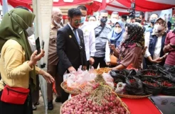 Buka Pasar Tani, Mentan Jamin Ketersediaan Pangan di Sulsel Aman hingga Lebaran