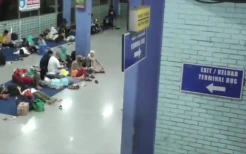 Kelelahan Terjebak Antrean Panjang, Ratusan Pemudik Menginap di Pelabuhan Bakauheni