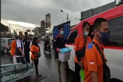 DPD Perindo Kota Serang Bagikan Takjil kepada Warga dan Pemudik