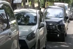 Libur Lebaran, Jalur Wisata Lembang Dipadati Kendaraan sejak Pagi
