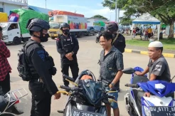 Pastikan Kamtibmas Kondusif Saat Arus Balik, Brimob Bone Patroli di Bajoe