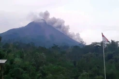 Merapi Semburkan Wedus Gembel ke Arah Sungai Bebeng Sejauh 1,8 Km