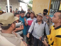 Warga Bener Mulie Geruduk Kantor Reje Kampung Tuntut Kepala Desa Mundur