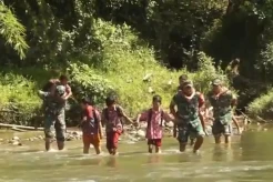 Kisah Pelajar di Aceh Besar Bertaruh Nyawa Berangkat ke Sekolah Seberangi Sungai Sarang Buaya