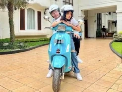 Fuji Dapat Hadiah Vespa Mewah dari Putra Siregar: Berawal dari Caption Iseng