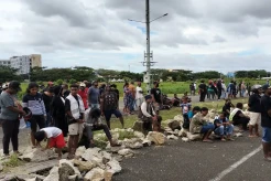 Jemput 5 Jenazah Korban Miras Oplosan, Ratusan Warga Datangi Bandara DEO Sorong
