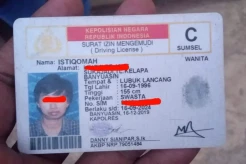 Wanita Ini Palsukan...