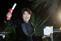 Song Kang Ho Pecahkan...