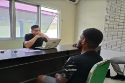 Polisi Serahkan Tersangka Kasus Penyerangan Pos Koramil Kisor ke Kejari Sorong