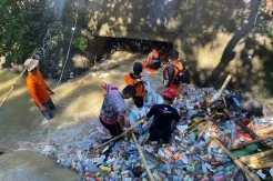 Pemuda Dikabarkan Hanyut di Sidrap, Pencarian Terhambat Tumpukan Sampah