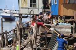 17 Rumah di Lonrae Diterjang Puting Beliung, Brimob Bone Gercep Bantu Korban