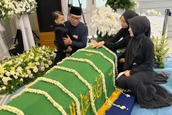 Unggah Foto Pemakaman Eril, Atalia: Tunggu Ya Sayang, Kita Akan Bersama Lagi