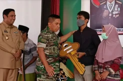 Pangdam Hasanuddin Serahkan Bantuan ke Masyarakat saat Kunker ke Maros