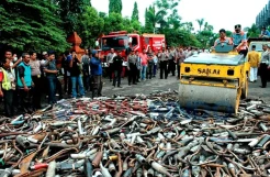 Operasi Patuh di Makassar, Polisi Musnahkan Ratusan Knalpot Bising