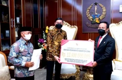 Pemprov Kucurkan Bantuan Rp12,4 M untuk Gowa: Dipakai Benahi Jalan dan Drainase