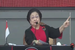 Kelakar Megawati Dijejali Setumpuk Kerjaan oleh Hasto: Mentang-mentang Kamu Sudah Doktor
