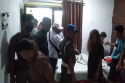 Asyik Lepas Baju Pasangan...