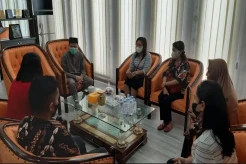Diberhentikan Sepihak, Guru Honor di Medan Adukan Nasibnya ke DPRD