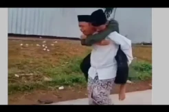 Viral, Ayah Gendong Anaknya yang Jadi Hafidz Al-Quran di Kudus