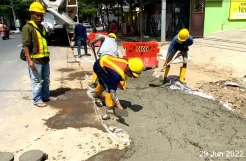 Jalan Rusak Bekas Galian IPAL di Kota Makassar Dikeluhkan