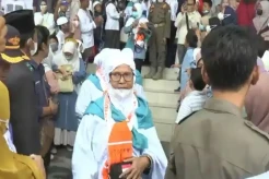 Tangis Pecah saat Wali Kota Prabumulih Lepas 106 Calon Jamaah Haji