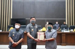 Bupati Gowa Serahkan Ranperda Pertanggungjawaban Pelaksanaan APBD 2021 ke DPRD