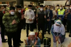 Momen Haru 406 Jamaah Haji Tiba di Bandara Soekarno-Hatta